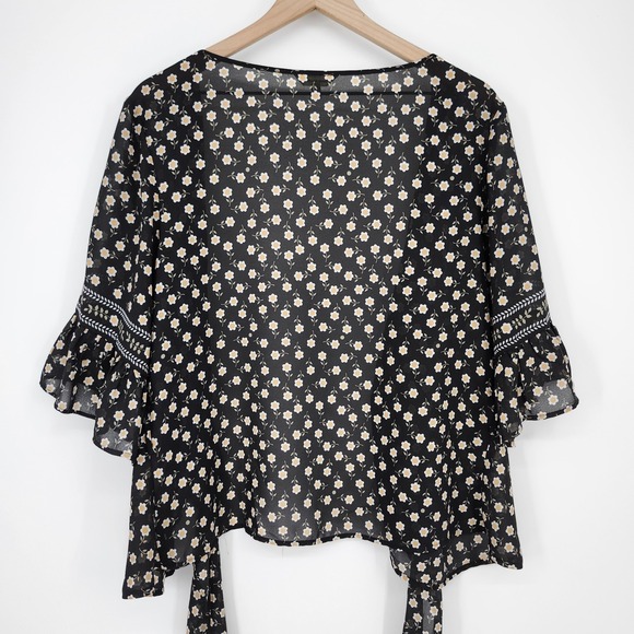 Max Studio Black Contemporary Floral Wrap Blouse Womens Large Cottage Career - Picture 7 of 7